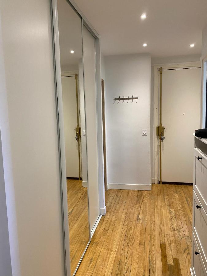 Ferienwohnung Grand F2 Avec Vue Sur La Maison De Georges Brassens Paris Exterior foto